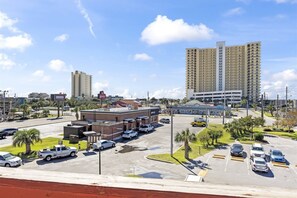شقة - سرير كبير مع أريكة سرير (1302B St Thomas Square) | المنشأة من الخارج