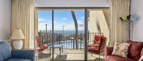 House (Moondrifter 205) | Living room