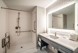 Combined shower/bathtub - Modern King ADA Hotel Suite (Everglades City)