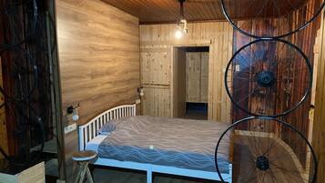 Basic Studio | Free WiFi