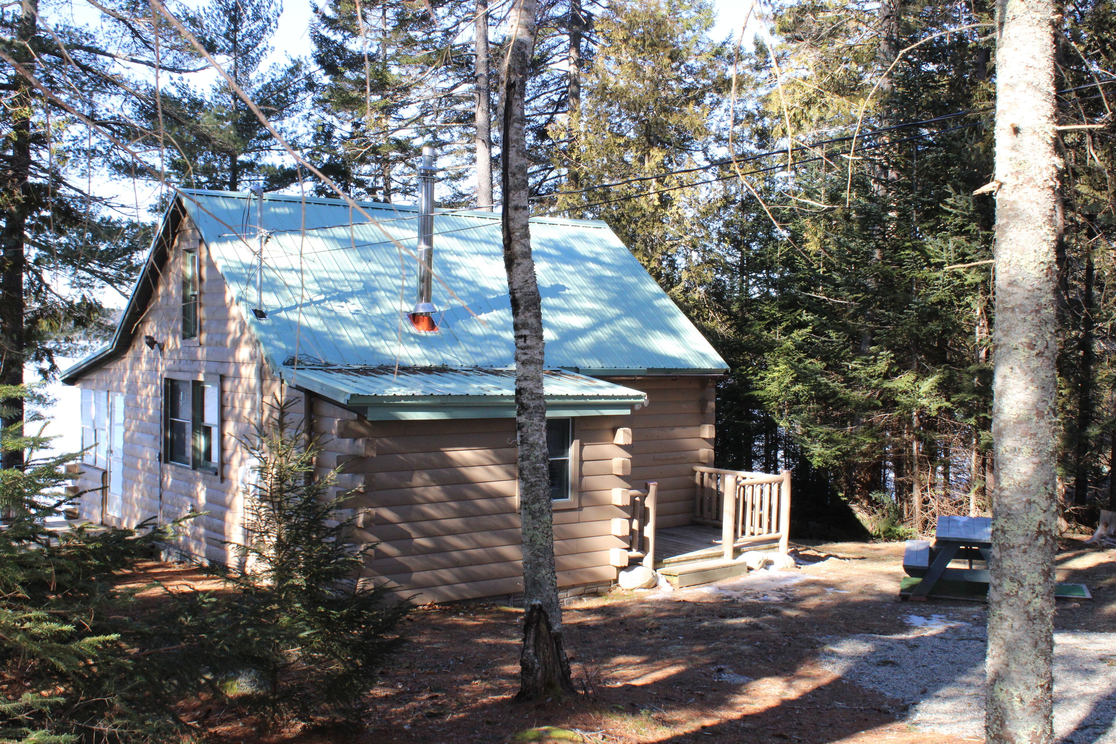 Maine cabin near lake
