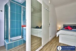 2 bedrooms, iron/ironing board, travel cot, free WiFi