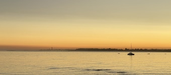 30 m2 terrace with sea view, 40 m from the beach and 300 m from shops