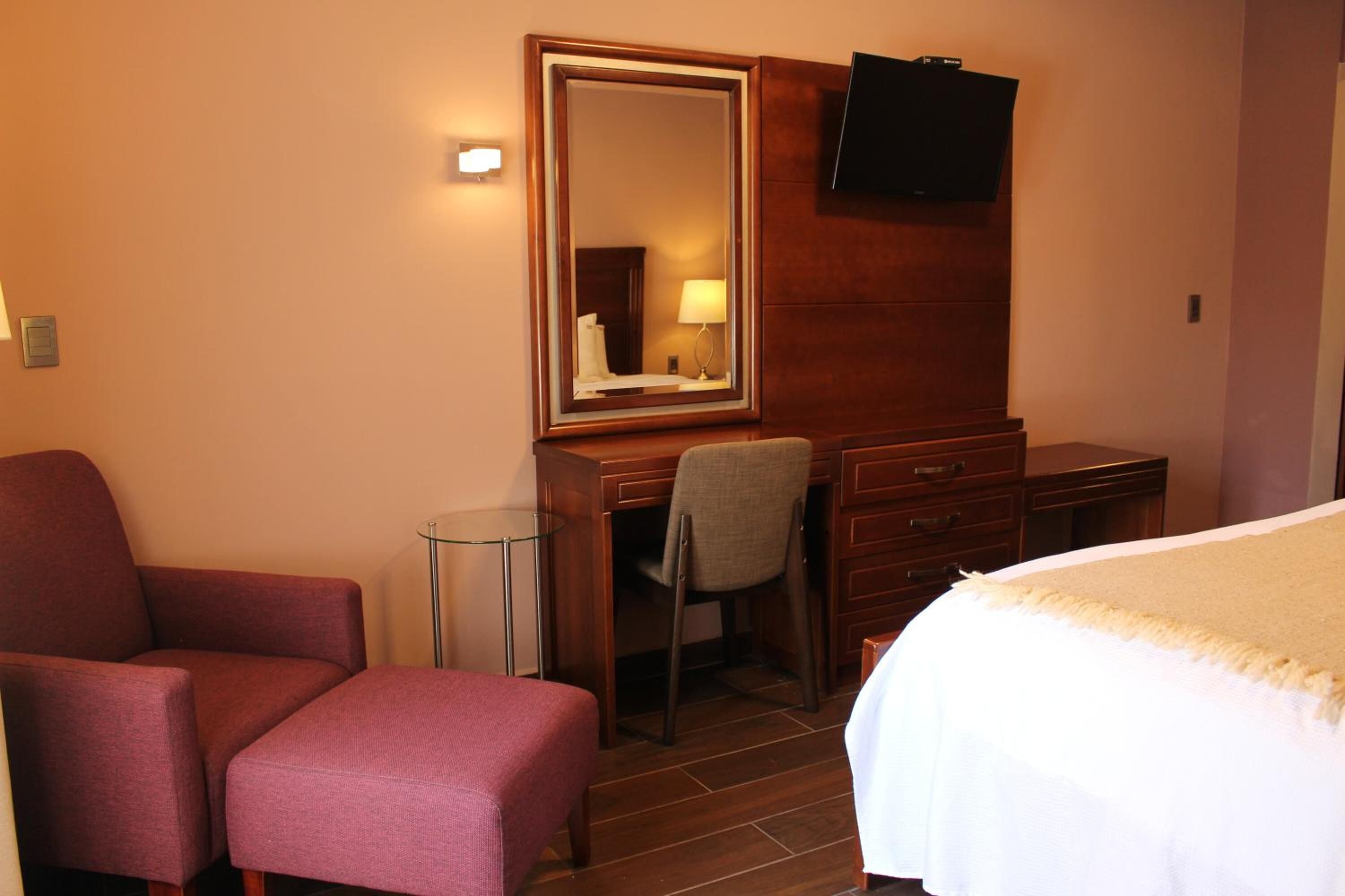 1 bedroom, in-room safe, desk, blackout curtains