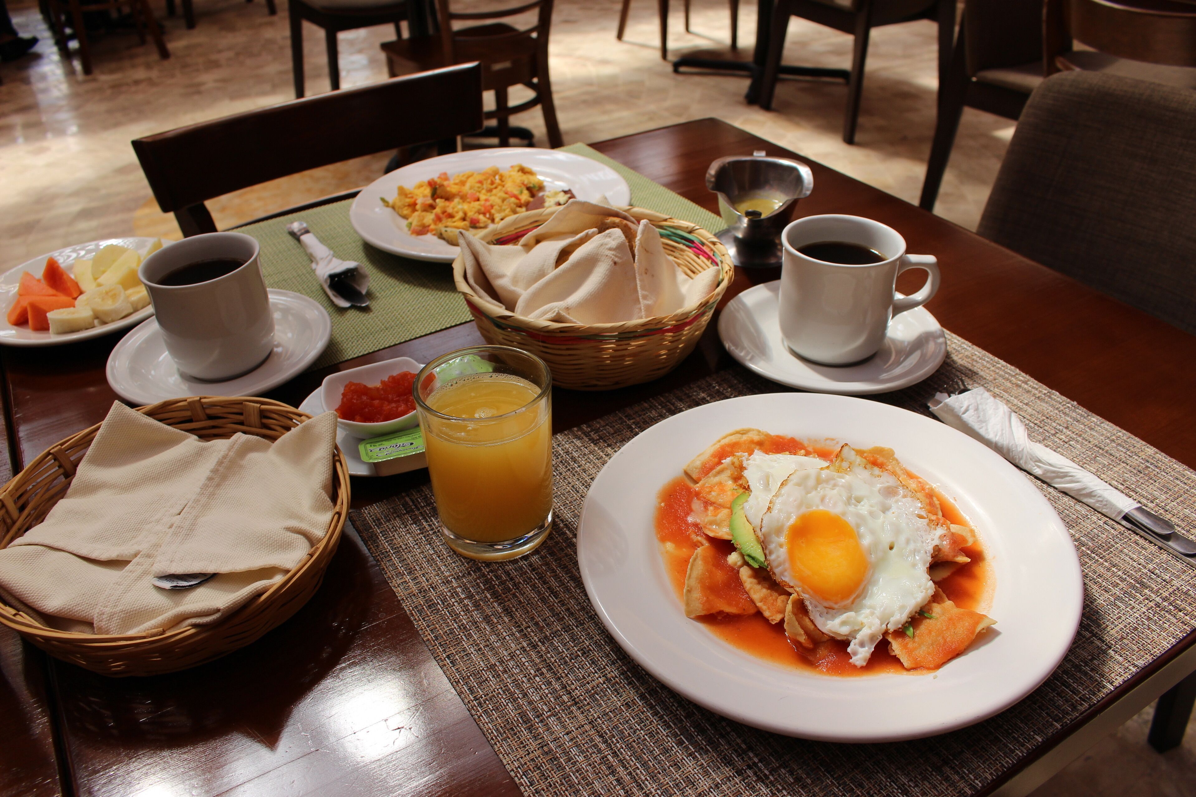 daily cooked-to-order breakfast (mxn 120 per person)