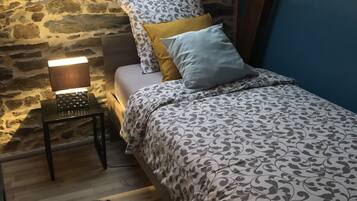 3 slaapkamers, een strijkplank/strijkijzer, wifi, beddengoed