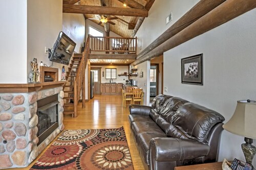 KingsRiver Lodge S w/Pickleball Court-Walk to Lake