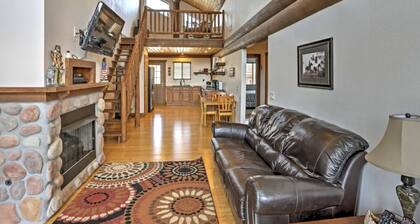 KingsRiver Lodge S w/Pickleball Court-Walk to Lake