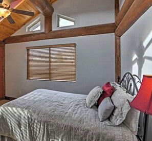 9 bedrooms, travel cot, WiFi, bed sheets