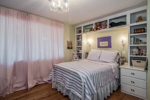 4 quartos, ferros/tábuas de passar roupa, Wi-Fi, roupa de cama