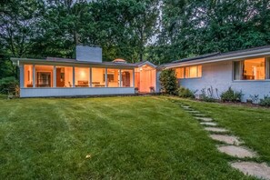 Exterior - Private retreat minutes from GW P/way, DC, airport (McLean)