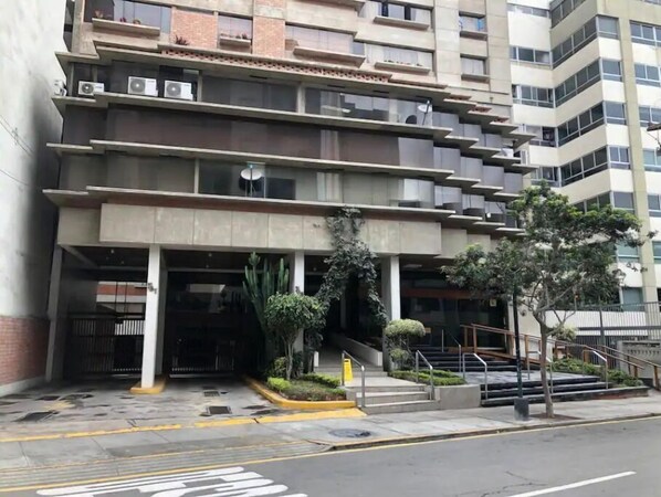 Exterior - (2) 2 bedroom apartment in Miraflores (Miraflores)