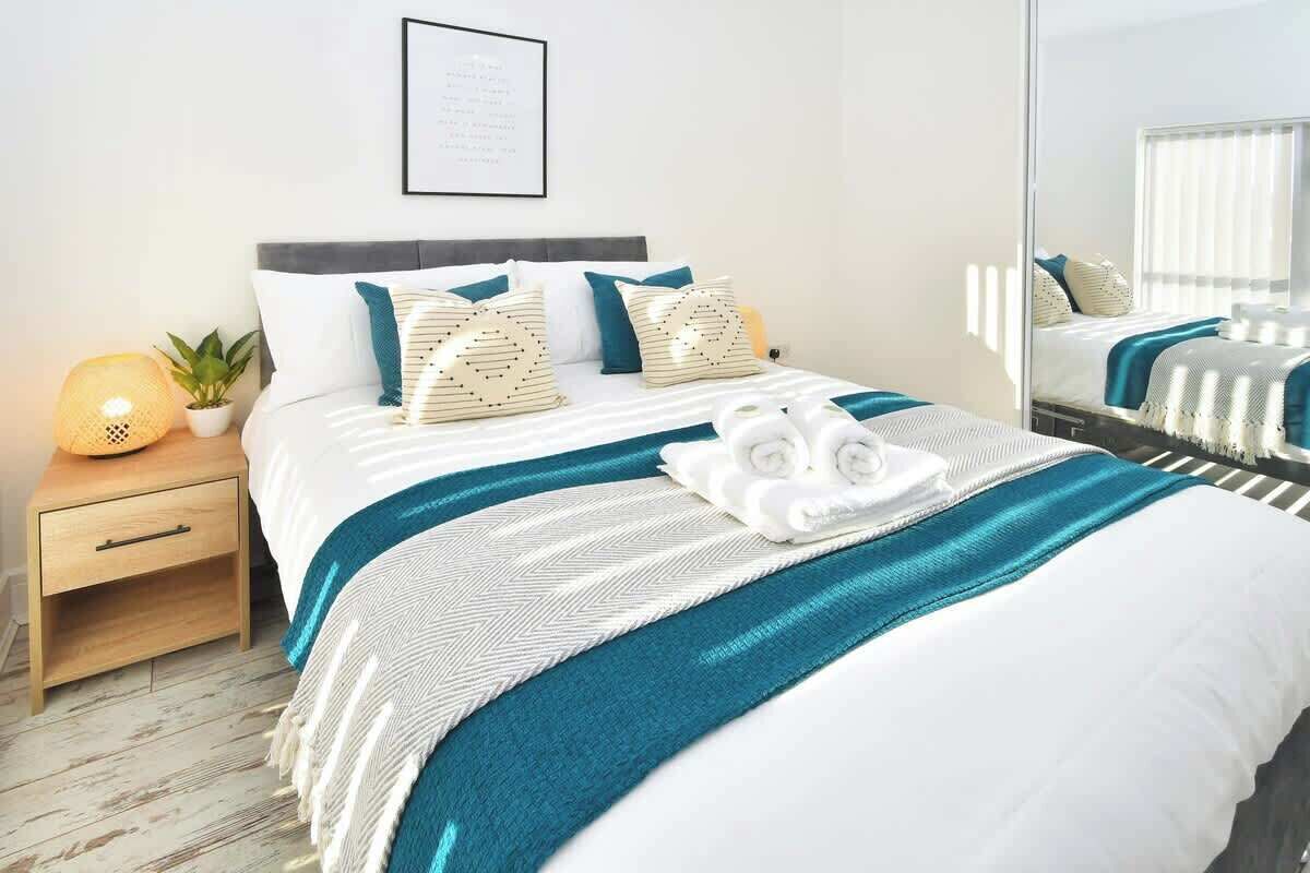 3 bedrooms, iron/ironing board, WiFi, bed sheets