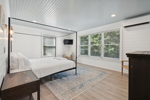 5 slaapkamers, een bureau, een strijkplank/strijkijzer, gratis wifi