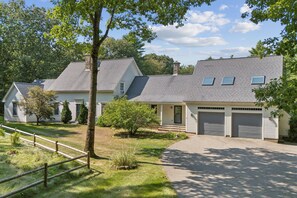 Exterior - 5 Bed, 4.5 Bathroom, In-ground Pool, Gym near Parsons Beach! (Kennebunk)