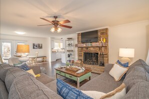 Smart TV, fireplace, DVD player, books