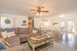 Smart TV, fireplace, DVD player, books - Whether You Want to Relax or Be Active, The Cove on Coronado Has It All! (Hot Springs Village)