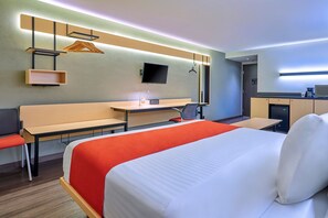 Superior-Zimmer, 1 King-Bett und Schlafsofa | Schreibtisch, laptopgeeigneter Arbeitsplatz, Verdunkelungsvorhänge