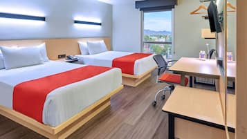 Habitació, 2 llits dobles, no fumadors | Escriptori, espai de treball apte per a portàtils i cortines opaques
