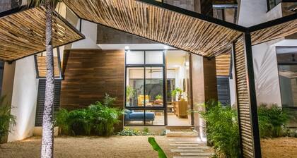 Tannah Luxury Home Alberca