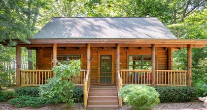 Wander Inn - Updated Log Cabin near shared beach