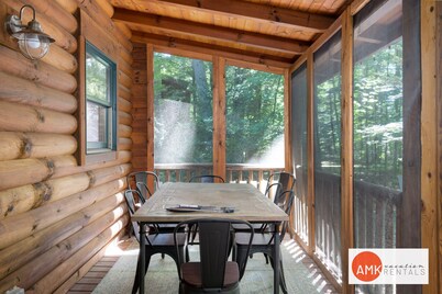 Wander Inn - Updated Log Cabin near shared beach