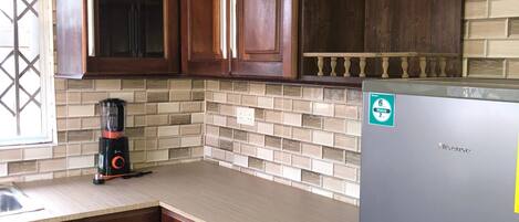 Fridge, oven, stovetop, electric kettle