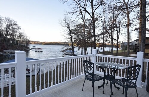 Lake Life - Lakefront - Hot Tub