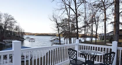 Lake Life - Lakefront - Hot Tub