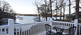 Lake Life-Lake Front-Hot Tub