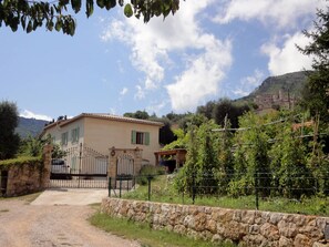 Exterior - 2 198 / 5 000
Cozy cottage with private garden and terrace – peaceful setting (Le Bar-sur-Loup)