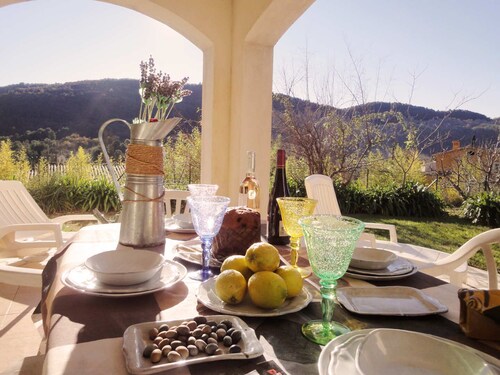 2 198 / 5 000
Cozy cottage with private garden and terrace – peaceful setting