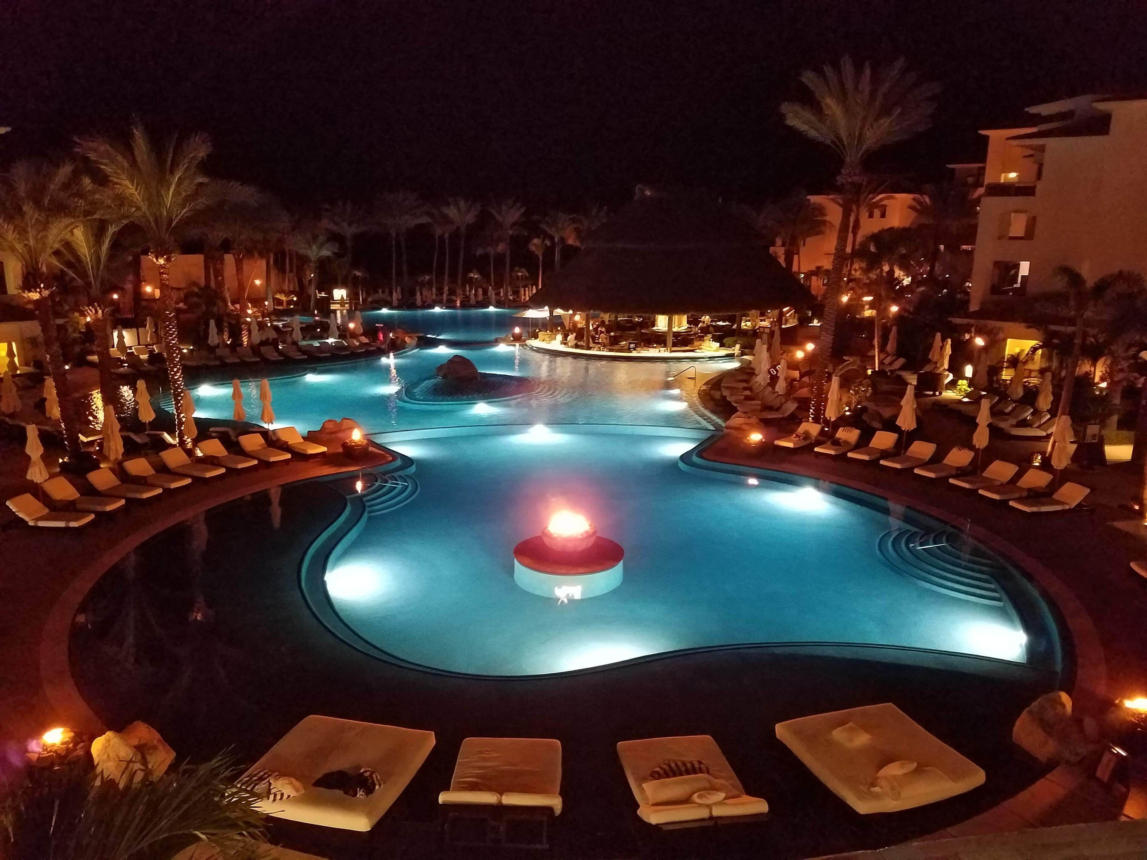 Piscina a l'aire lliure i piscina climatitzada 