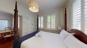 2 slaapkamers, een bureau, een strijkplank/strijkijzer, gratis wifi