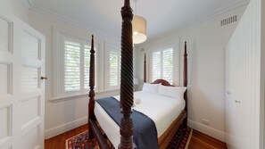 2 slaapkamers, een bureau, een strijkplank/strijkijzer, gratis wifi
