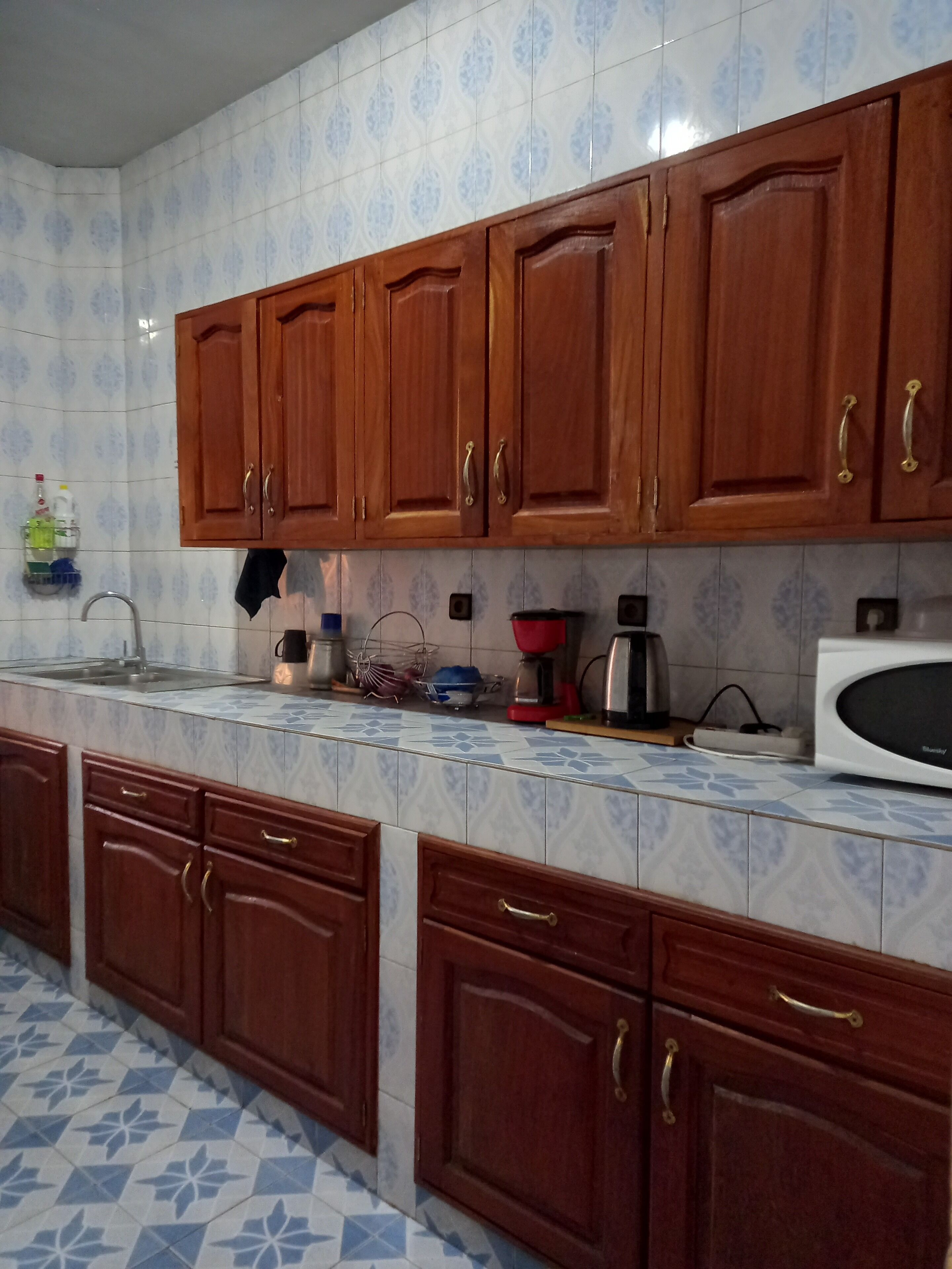 Køleskab, mikrobølgeovn, ovn, kaffe-/temaskine