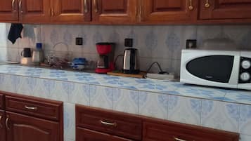 Fridge, microwave, oven, coffee/tea maker