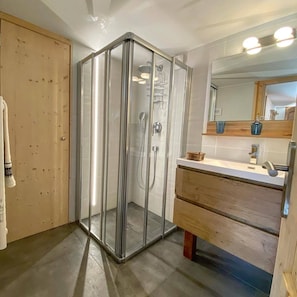 Free toiletries, hair dryer, slippers, towels - La Petite Azalée (Montriond)