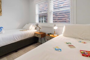 2 bedrooms, iron/ironing board, WiFi, bed sheets