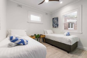 2 chambres, fer et planche à repasser, Wi-Fi, draps fournis