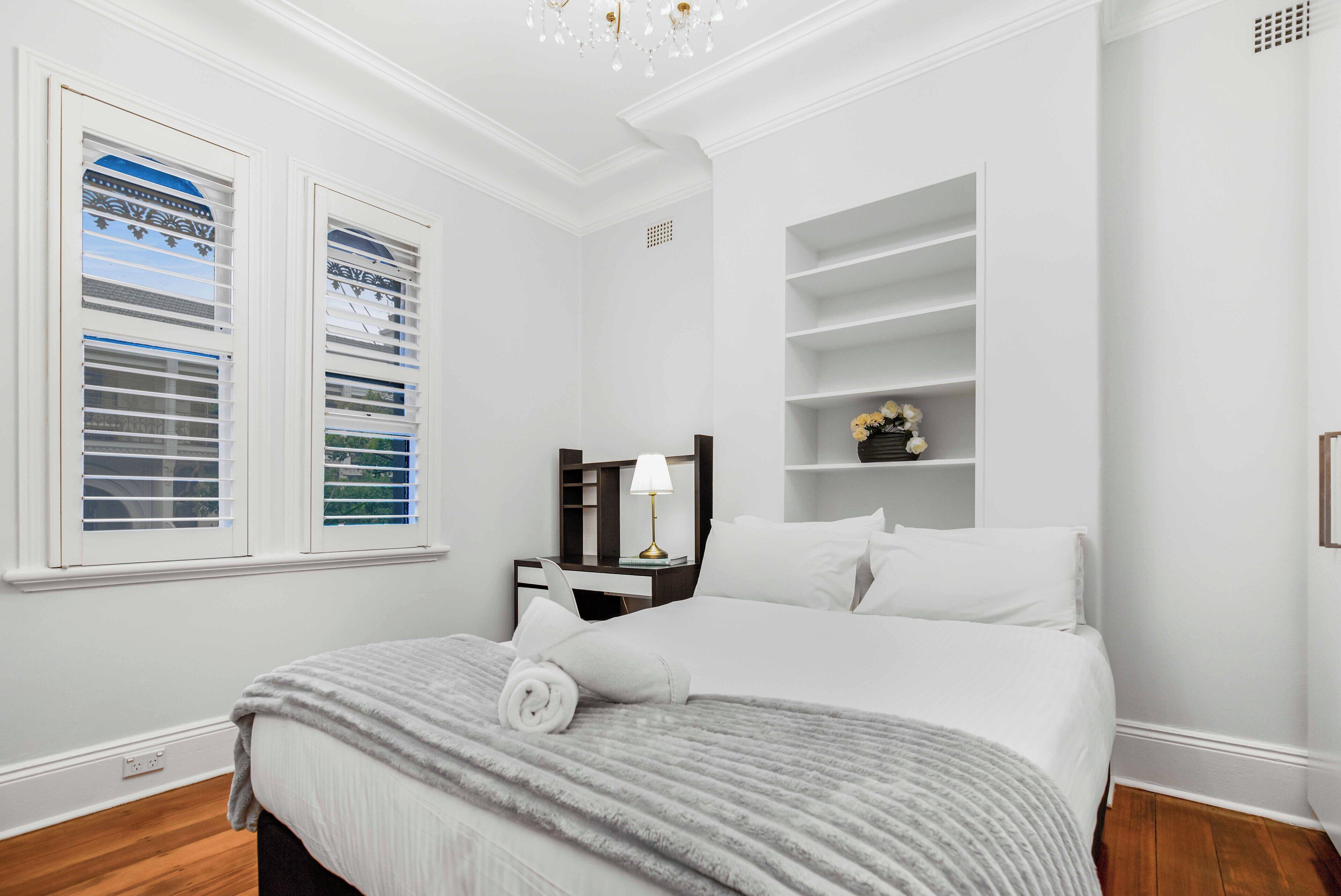 4 bedrooms, iron/ironing board, WiFi, bed sheets