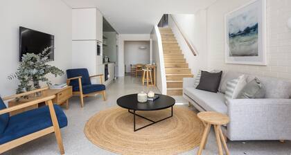 3BR 'Urban Serenity' in Glebe: Modern Comfort & Ideal Location