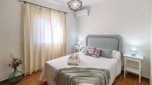 3 عدّة غرف نوم وسرير سفر وواي فاي