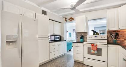 Old Florida Key West Cottage w/ river access