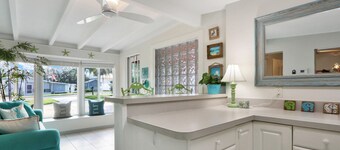 Old Florida Key West Cottage w/ river access