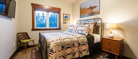 3 bedrooms, memory-foam beds, free WiFi, bed sheets