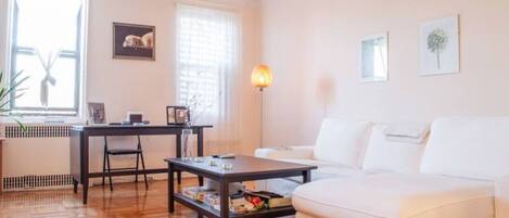 تلفزيون، كُتُب، ستيريو