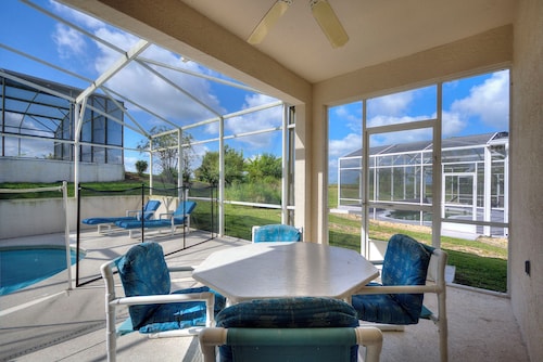 Fairway Escape – 4BR Highlands Reserve Villa with Private Pool Near Disney