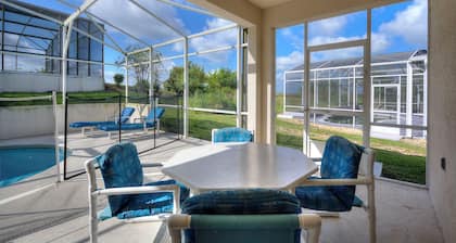 Fairway Escape â 4BR Highlands Reserve Villa with Private Pool Near Disney