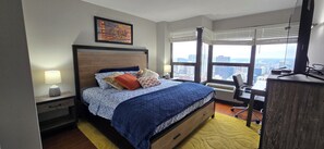 1 bedroom, desk, iron/ironing board, free WiFi - Luxury 1BR Condo – Views, Comfort, & Style (Chicago)